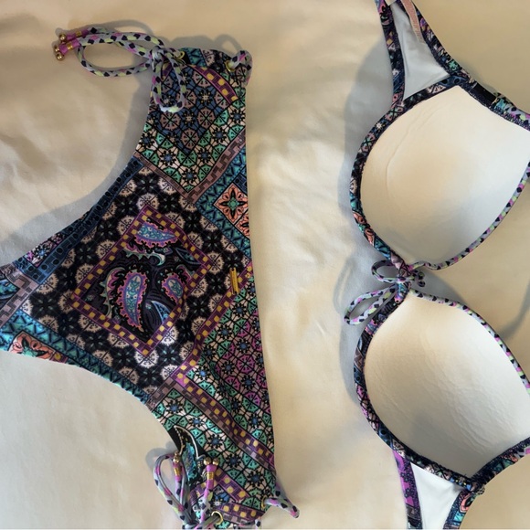 Paisley patterned bikini - Picture 3 of 6